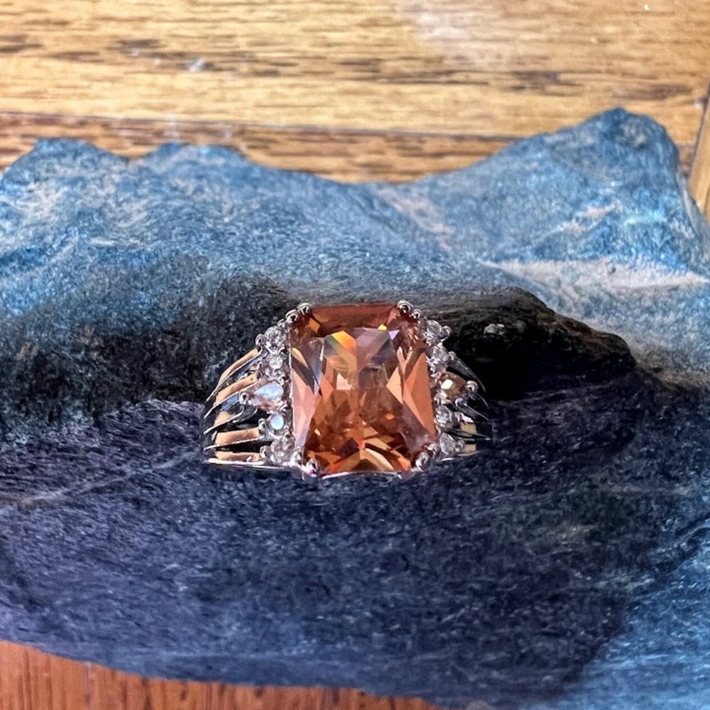 Light Amber Square Cut Stone 925 Sterling Ring NWOT 🎉Host Pick🎉